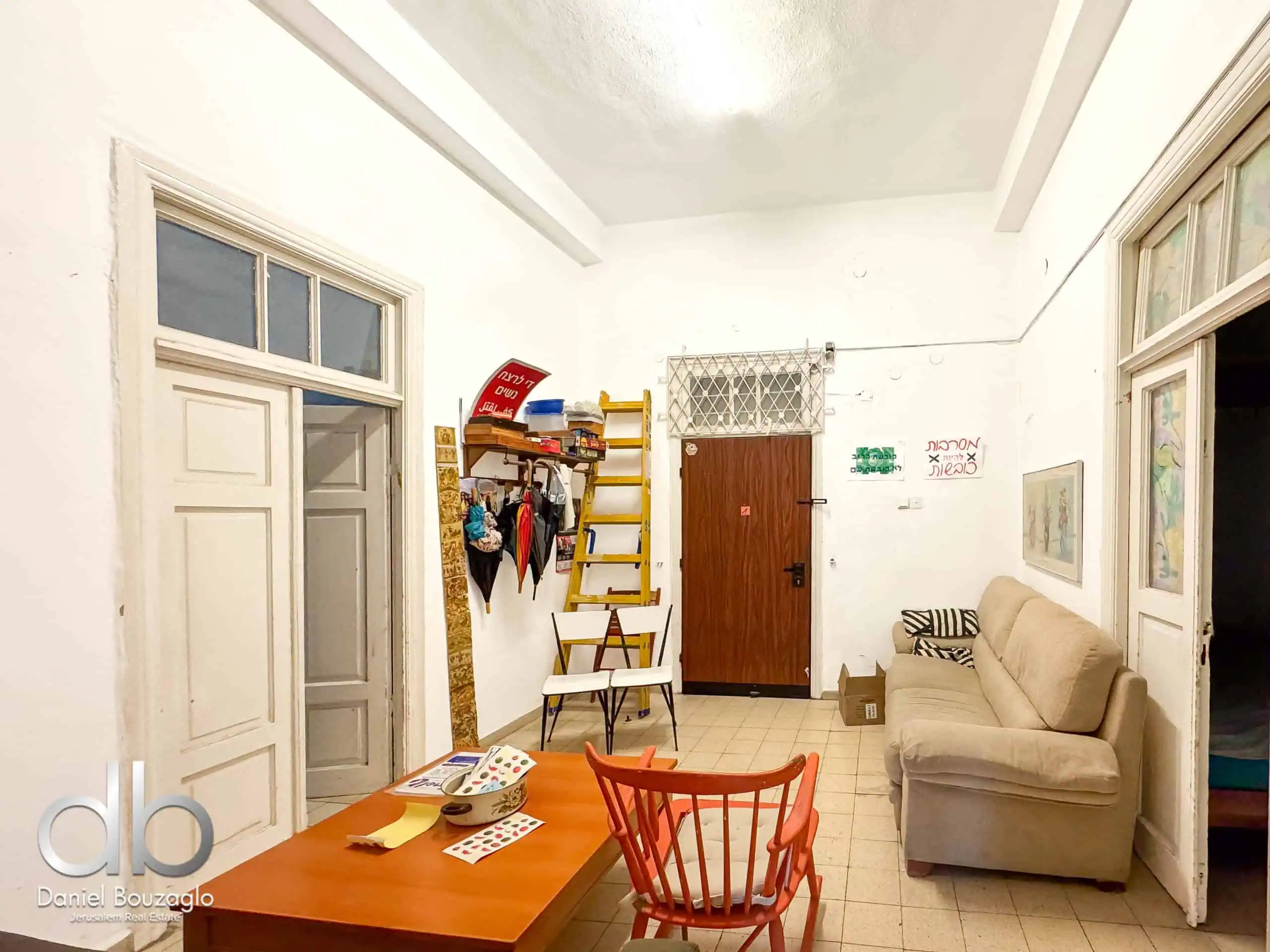 Betzalel street high ceilings apartment