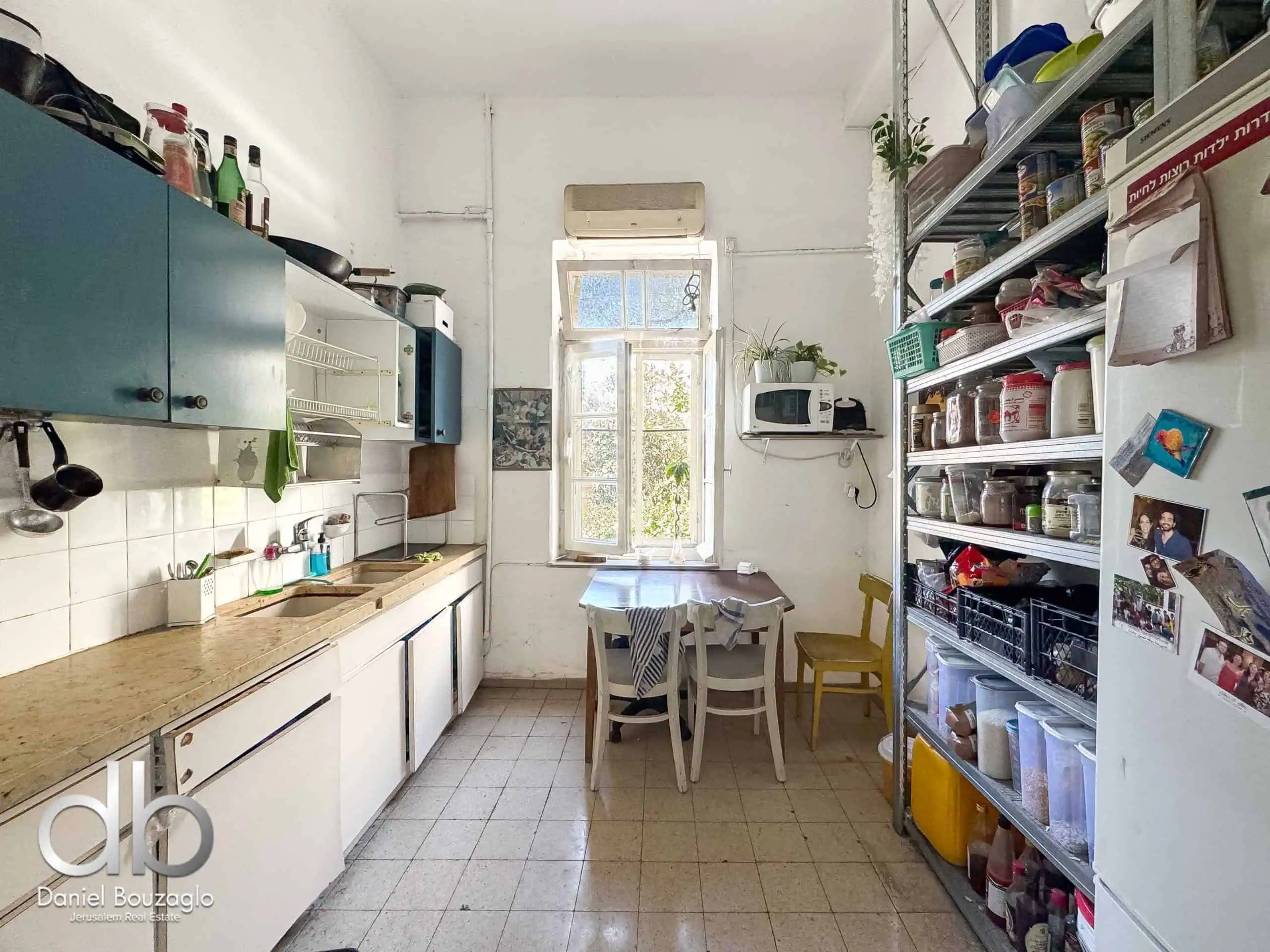 Betzalel street high ceilings apartment