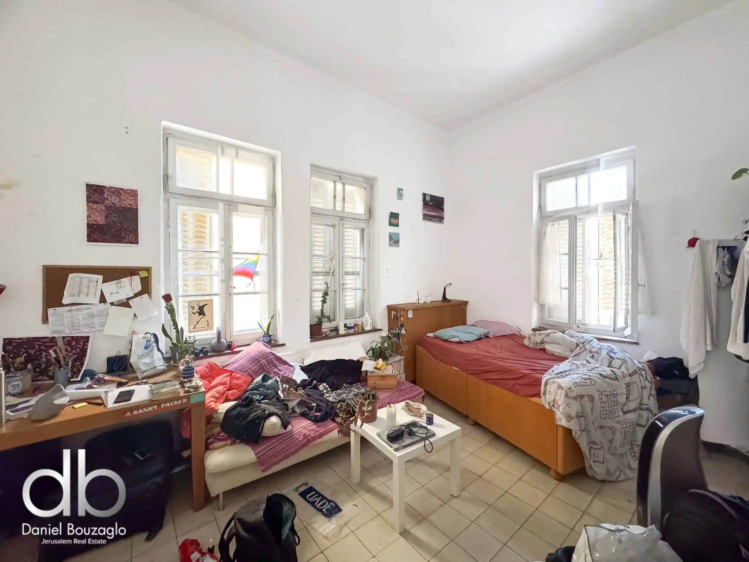 Betzalel street high ceilings apartment