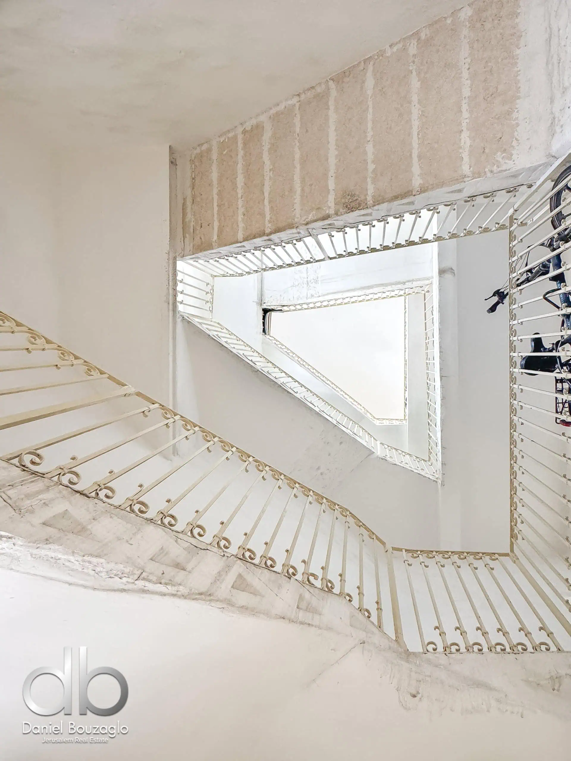 Betzalel street high ceilings apartment