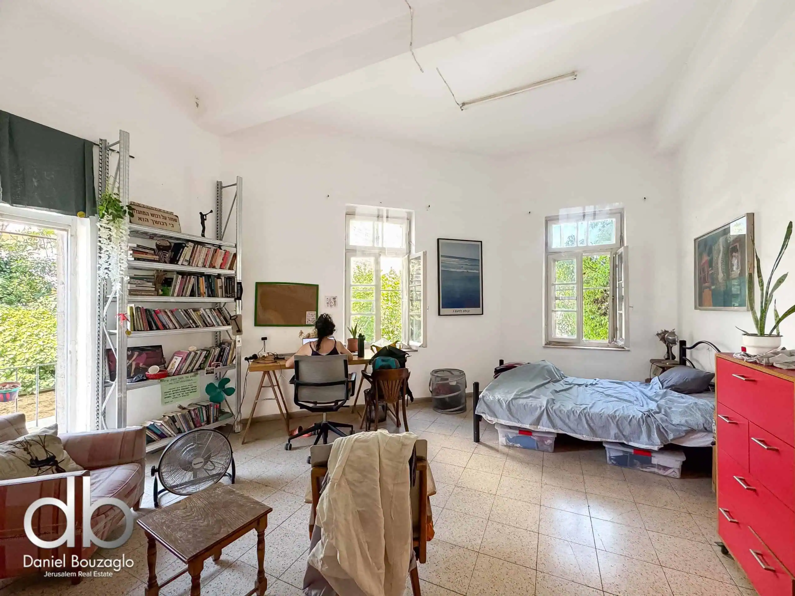 Betzalel street high ceilings apartment