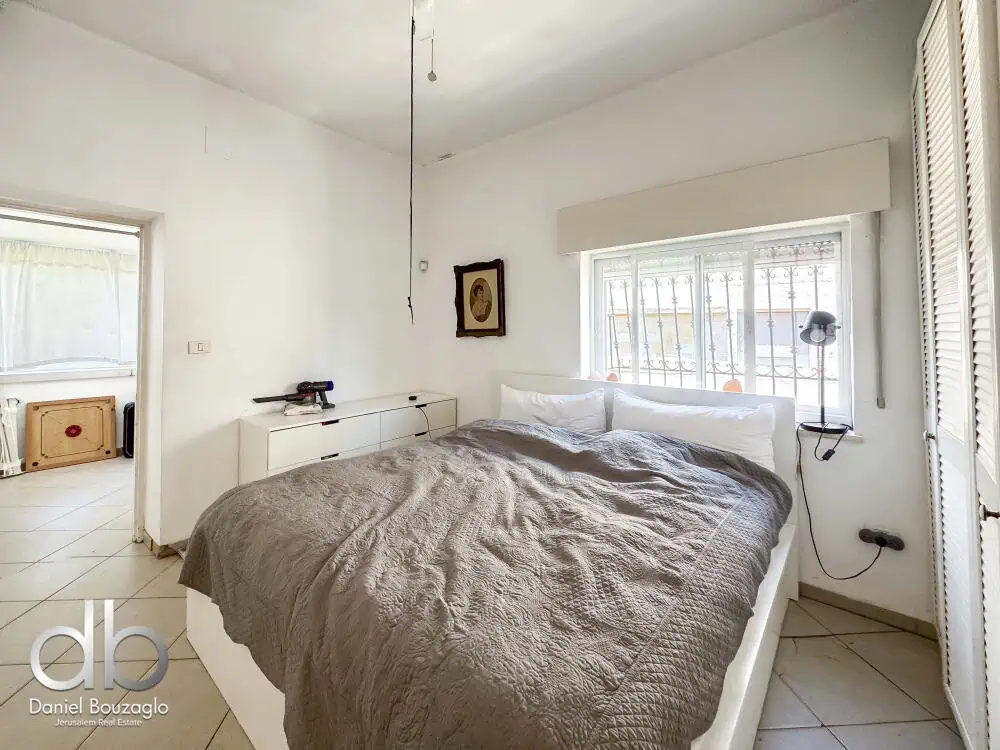 Rechavia Penthouse in Alfasi street with rights