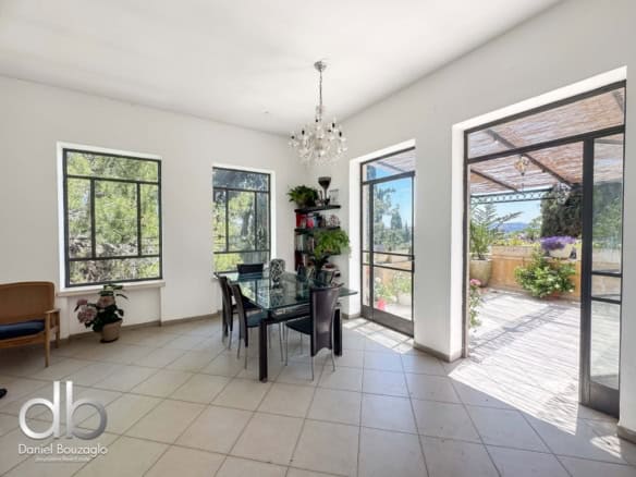 Rechavia Penthouse in Alfasi street with rights