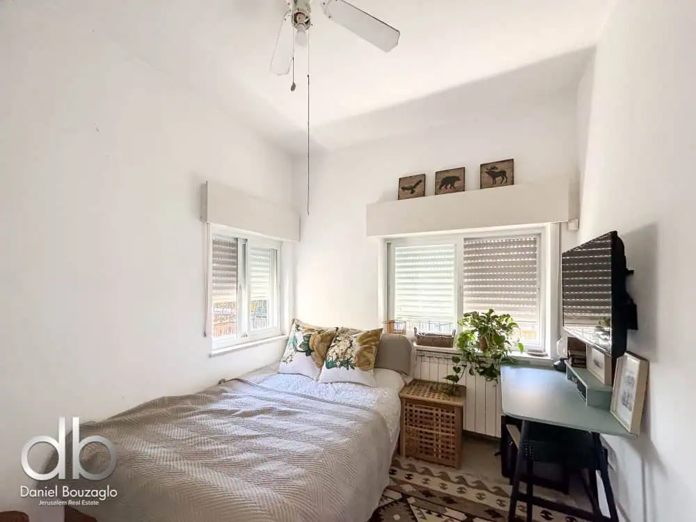 Rechavia Penthouse in Alfasi street with rights