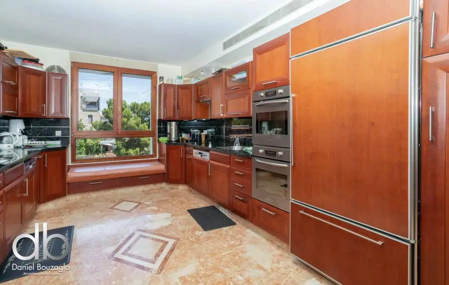 401 sqm apartment in Talbieh