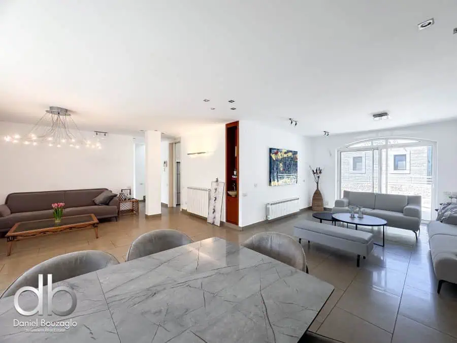 Emek Reffaim penthouse for rent
