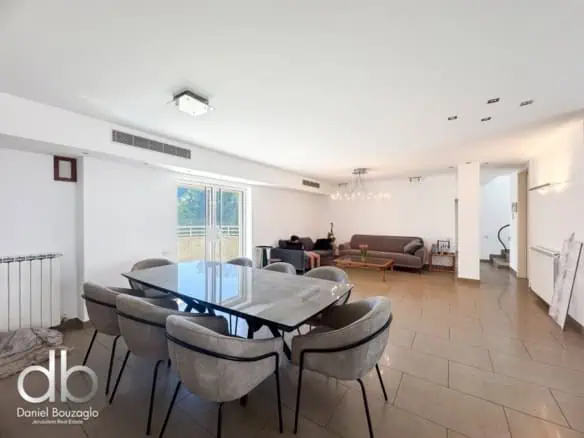 Emek Reffaim penthouse for rent