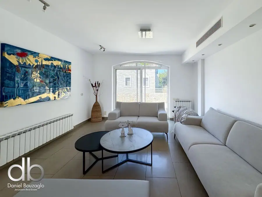 Emek Reffaim penthouse for rent