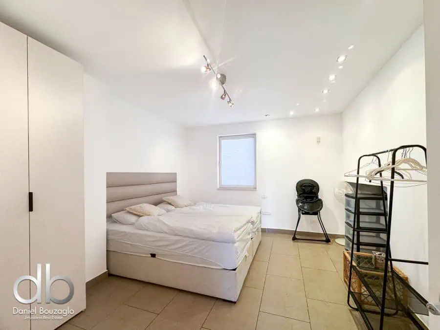 Emek Reffaim penthouse for rent