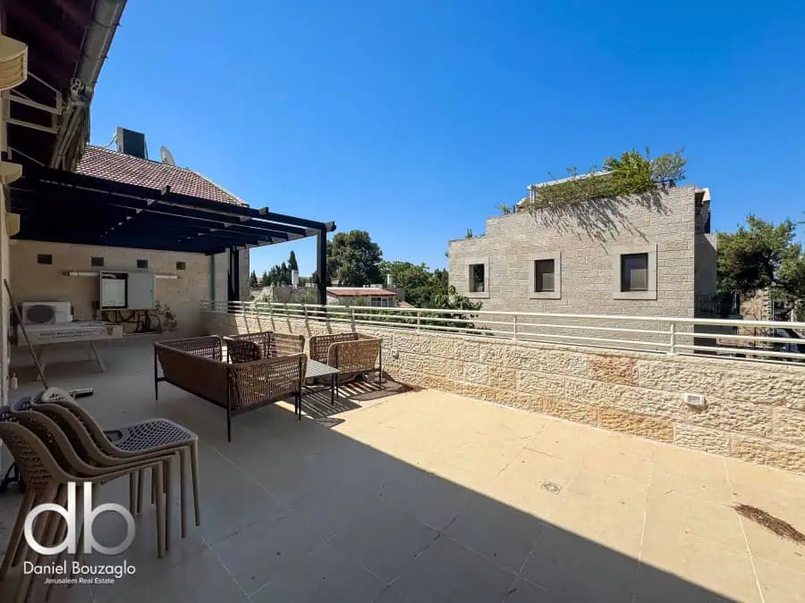 Emek Reffaim penthouse for rent