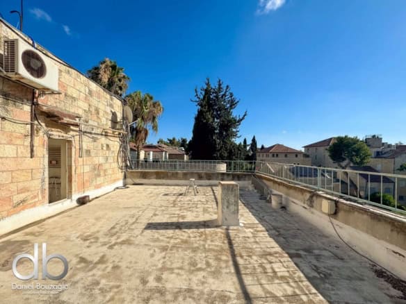Roof apartment for sale in Baka Jerusalem