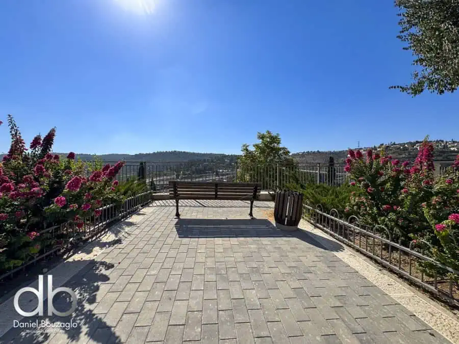 תמונות של נדלן ברמת מוצא ירושלים