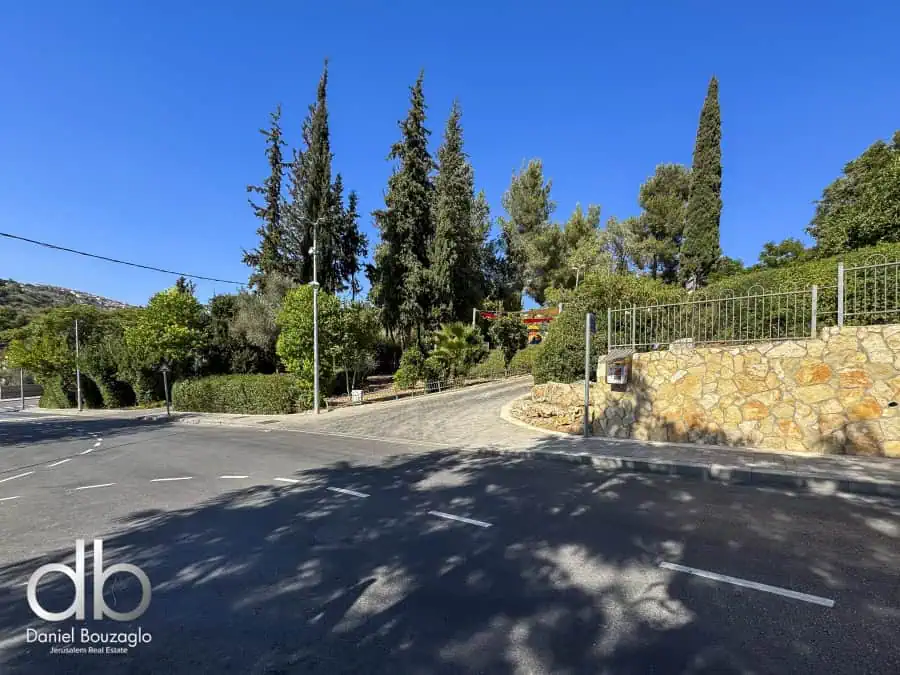 תמונות של נדלן ברמת מוצא ירושלים