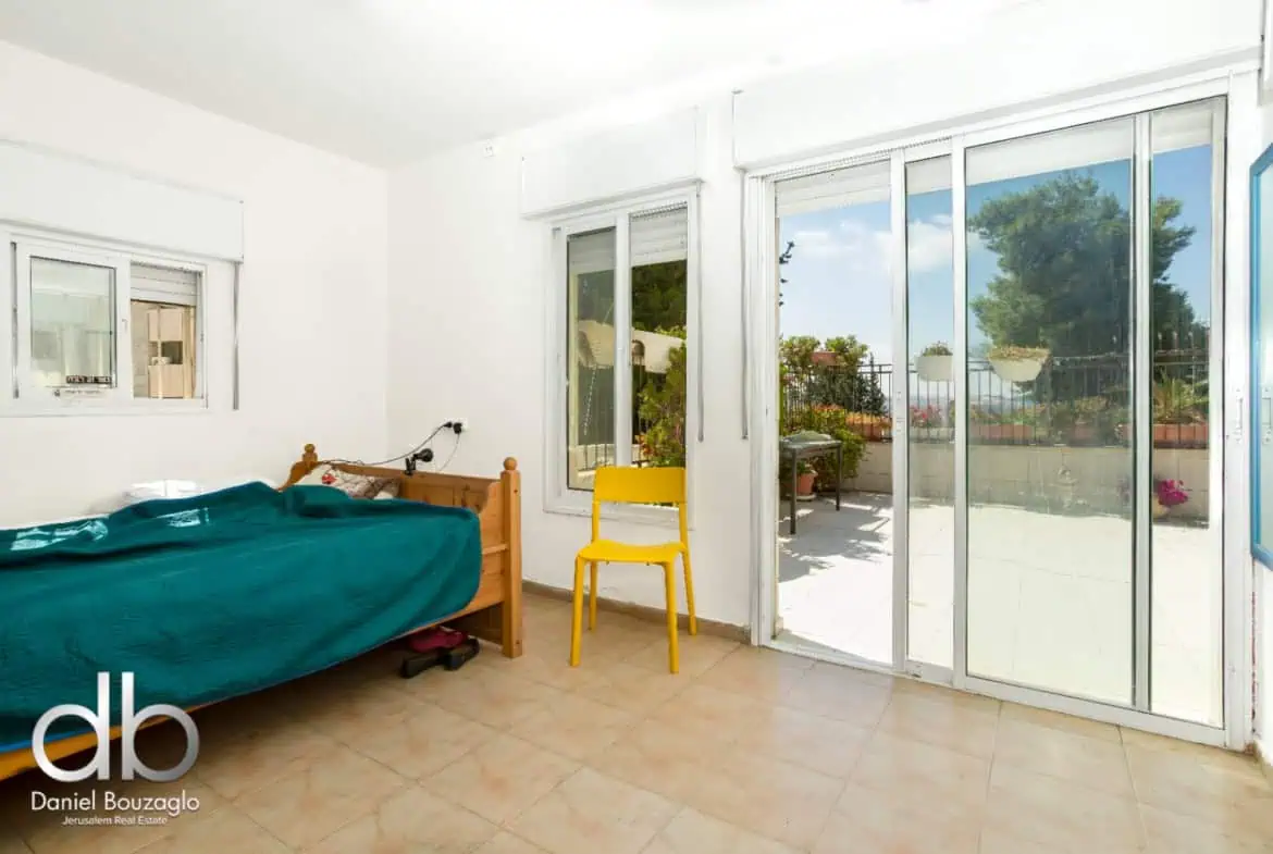 Hagdud Haivri roof apartment for sale