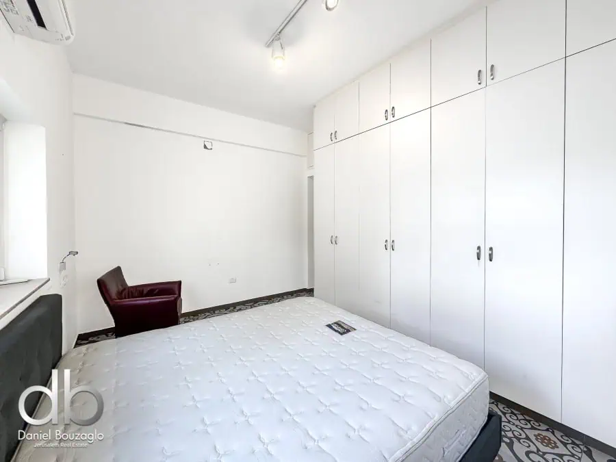 Jerusalem city center 2br garden apt