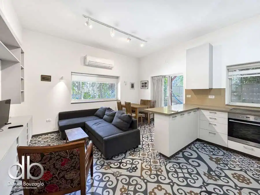 Jerusalem city center 2br garden apt