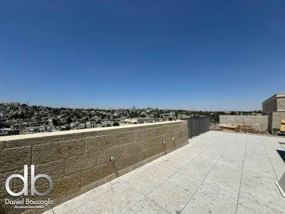 New large Penthouse for rent in Mekor Chaim