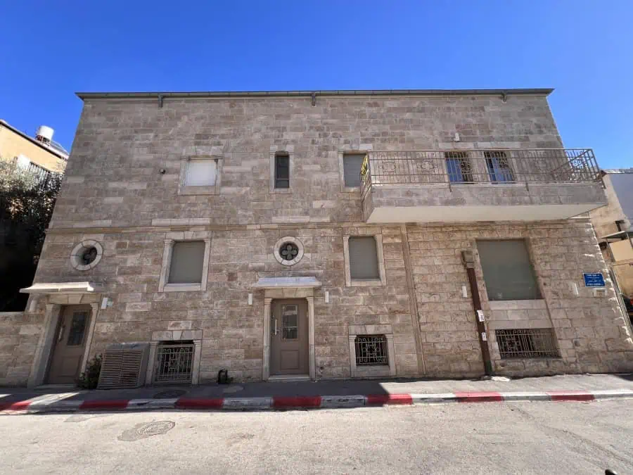 Even Sapit street Nachalat Achim rental 2