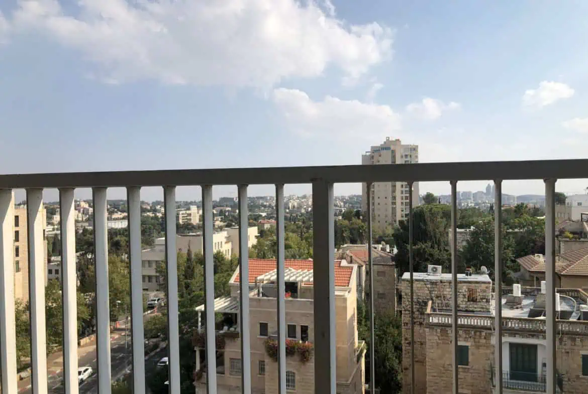 Zeev Jabotinsky Jerusalem 3.5 rooms for rent