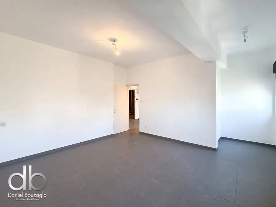 Amaztia street Greek Colony Post Tama38 apt