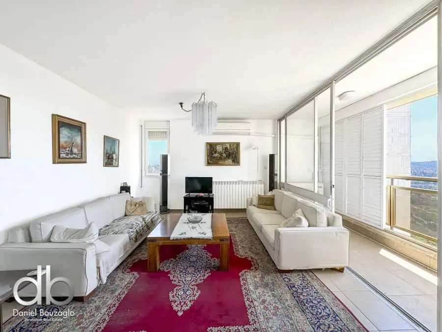 Wolfson tower oversized 3 bedrooms for sale