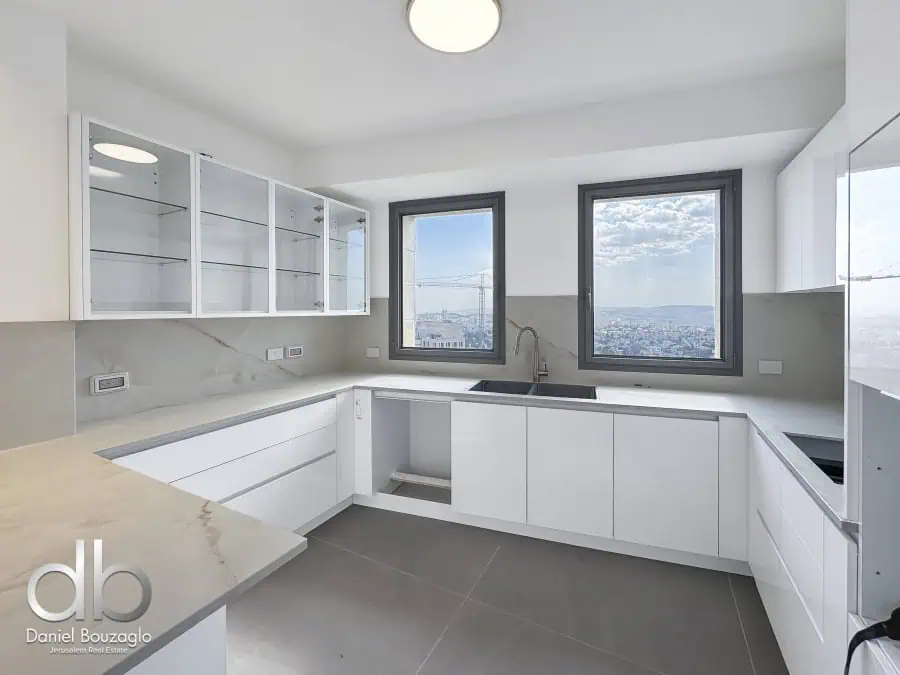 Jerusalem Spirit 3br for sale high floor 119sqm