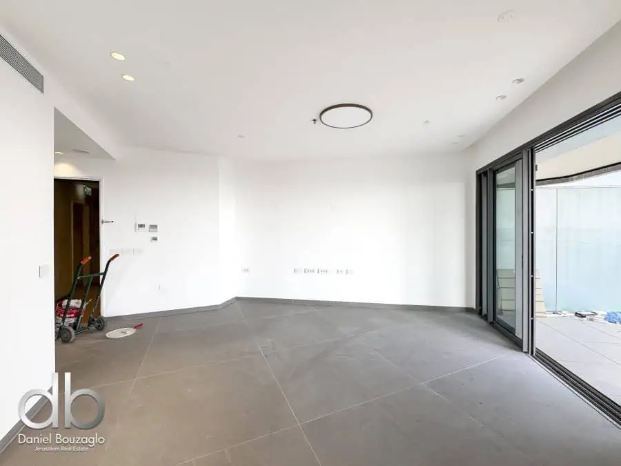 Jerusalem Spirit 3br for sale high floor 119sqm