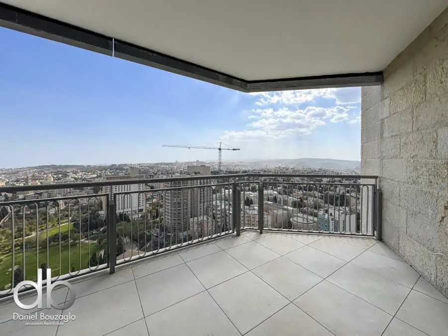 Jerusalem Spirit 3br for sale high floor 119sqm