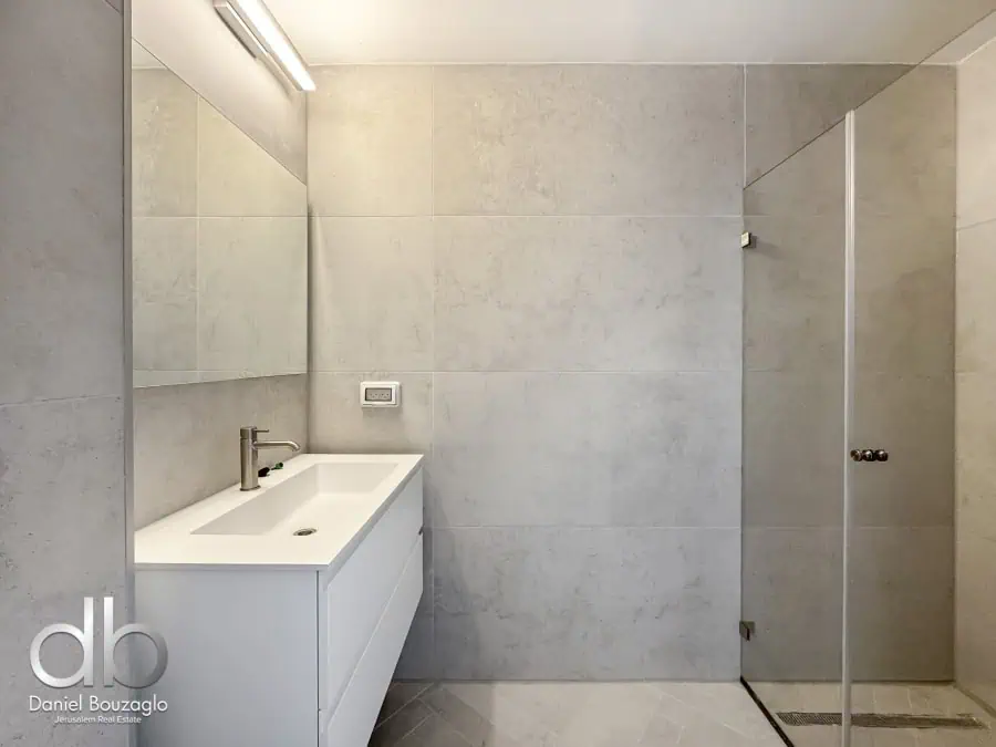 Jerusalem Spirit 3br for sale high floor 119sqm
