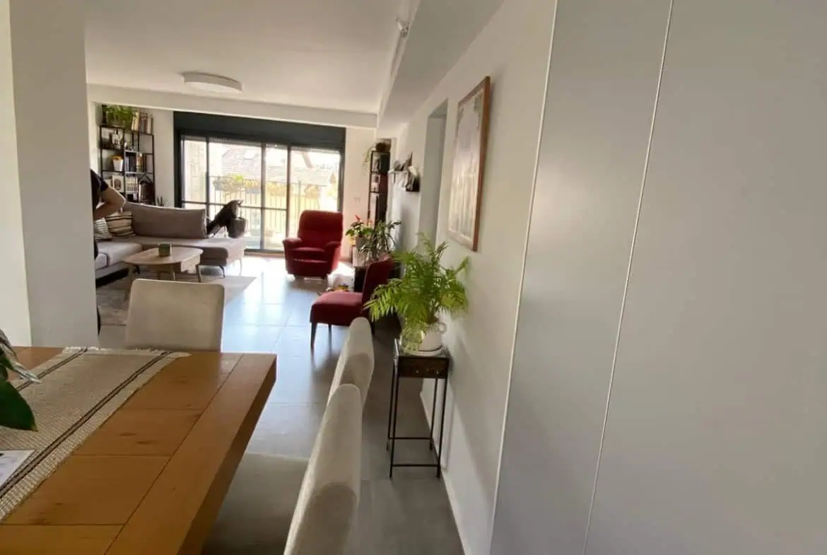 Baka 4br new apartment on Reuven street