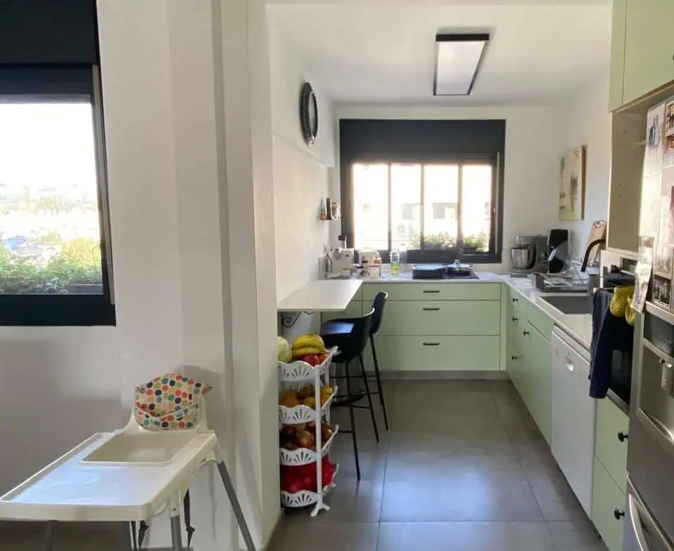 Baka 4br new apartment on Reuven street