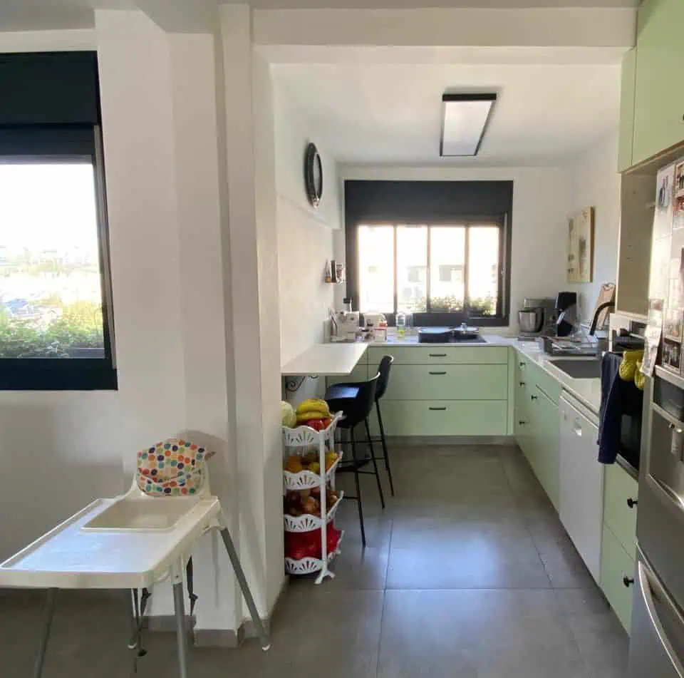 Baka 4br new apartment on Reuven street