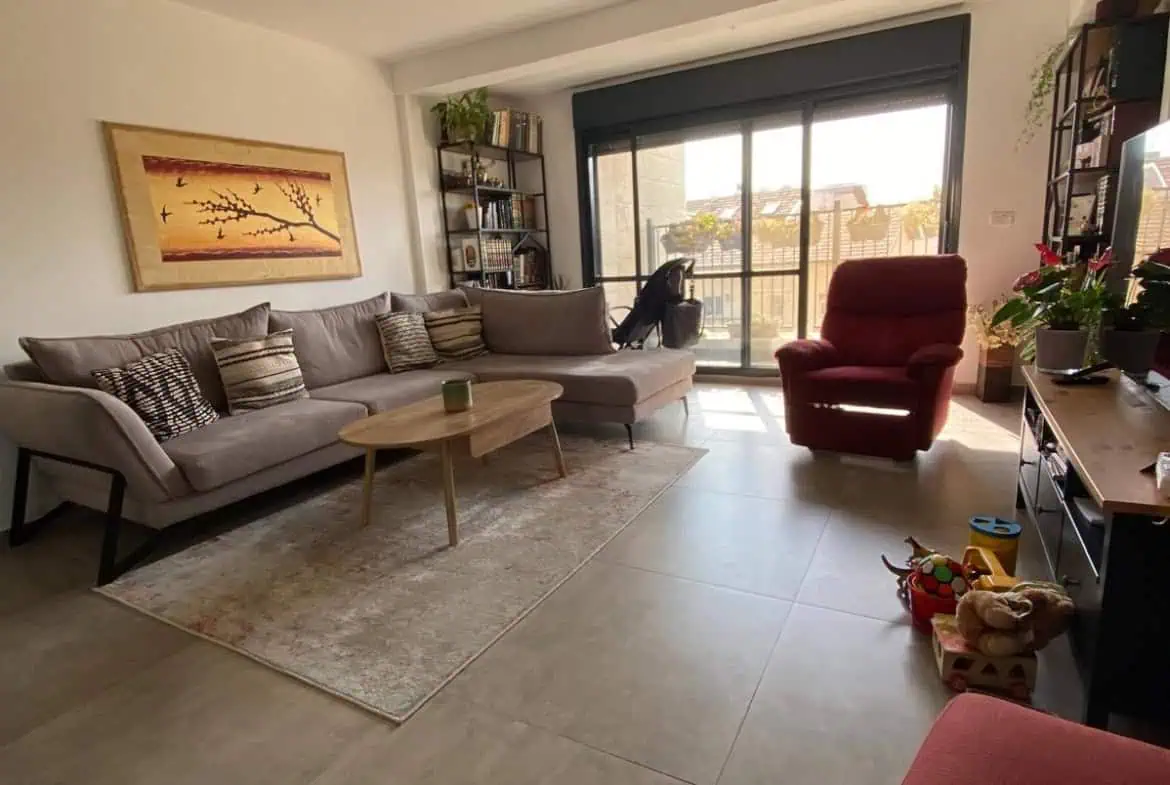 Baka 4br new apartment on Reuven street
