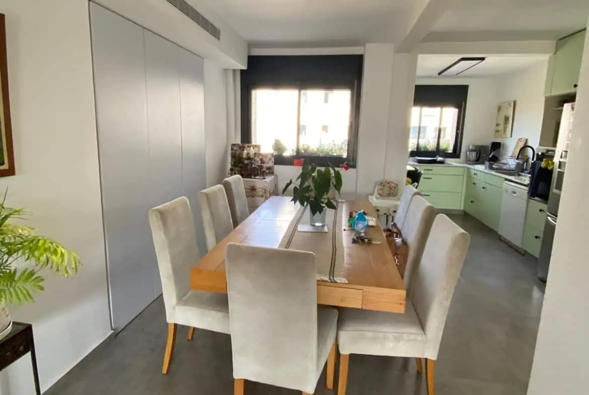 Baka 4br new apartment on Reuven street