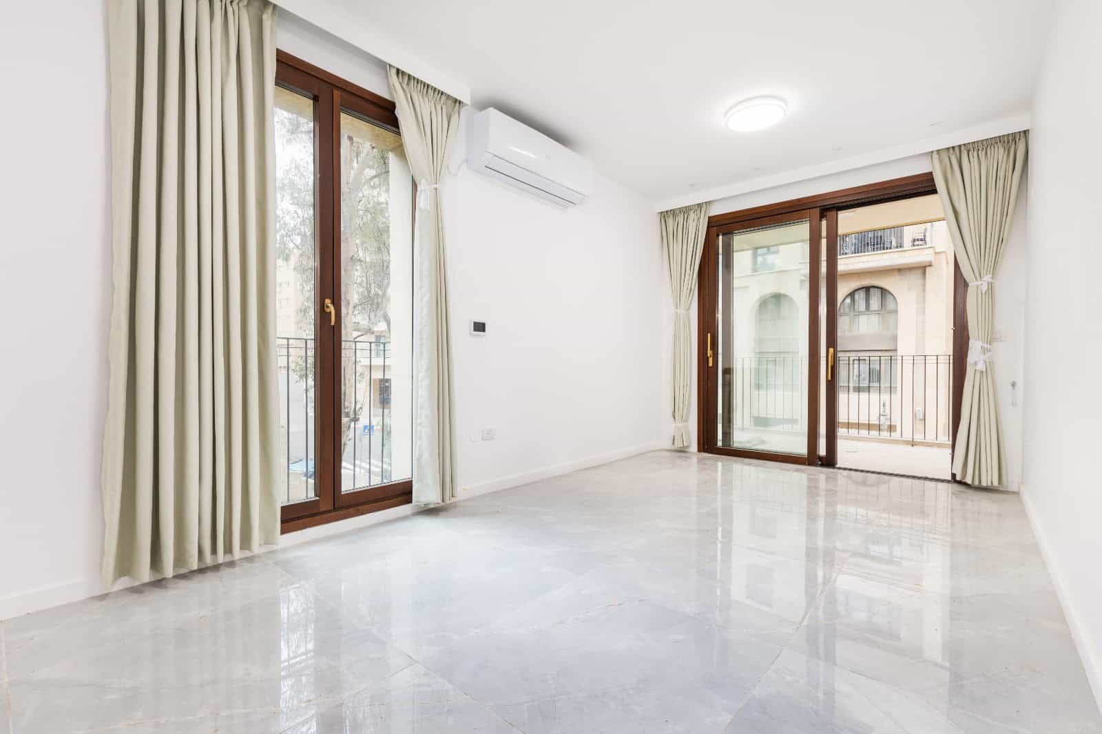 Luxury Apartment for Sale – Exclusive “Royal Park” Residence