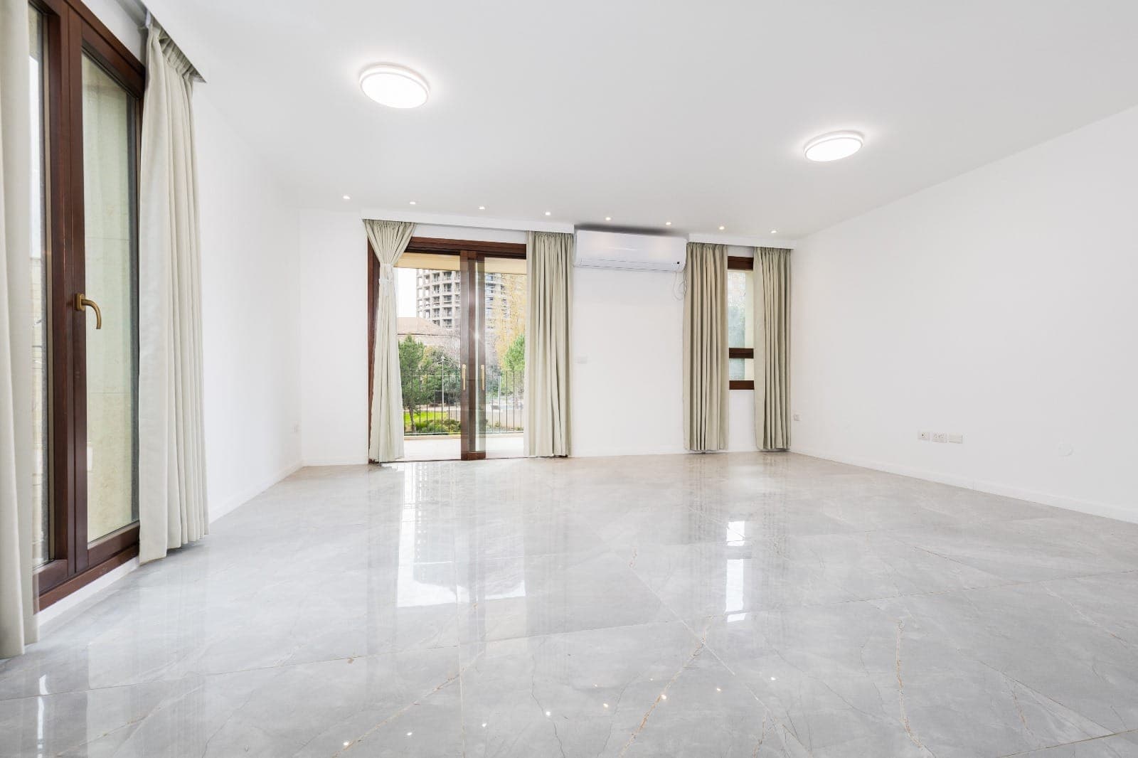 Luxury Apartment for Sale – Exclusive “Royal Park” Residence