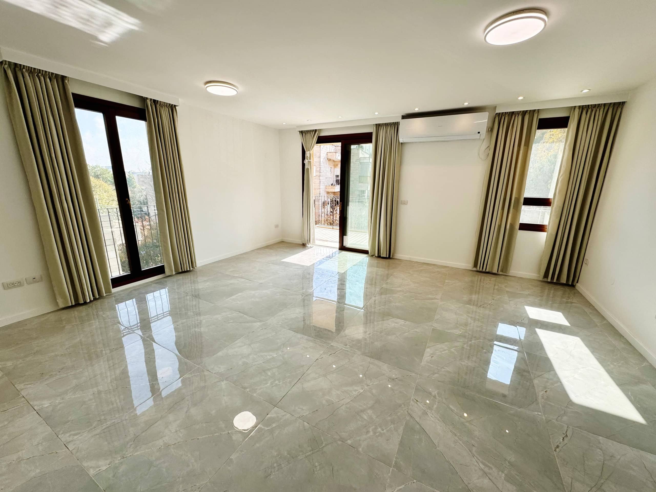 Luxury Apartment for Sale – Exclusive “Royal Park” Residence