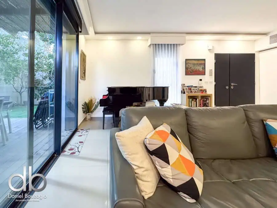 Quadra Mekor Chaim 3br garden apartment