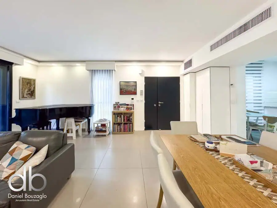 Quadra Mekor Chaim 3br garden apartment