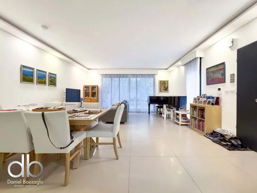 Quadra Mekor Chaim 3br garden apartment