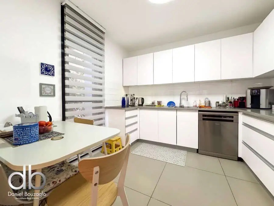 Quadra Mekor Chaim 3br garden apartment