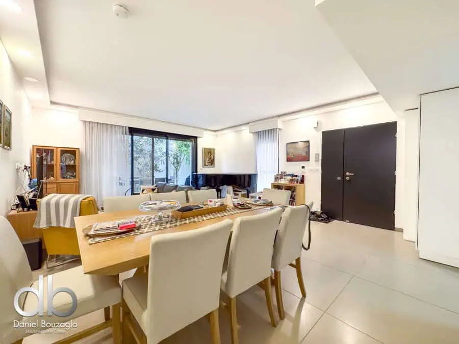 Quadra Mekor Chaim 3br garden apartment