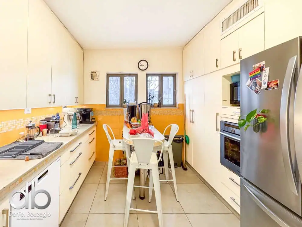 Caspi street 250 sqm for sale with old city view