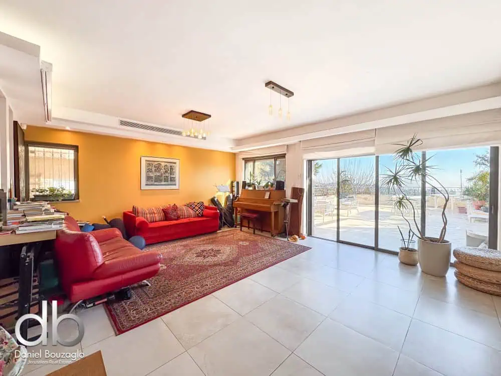Caspi street 250 sqm for sale with old city view