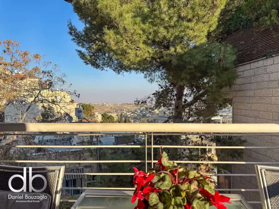 Tzuria Street in abu tor 100 sqm apt for sale