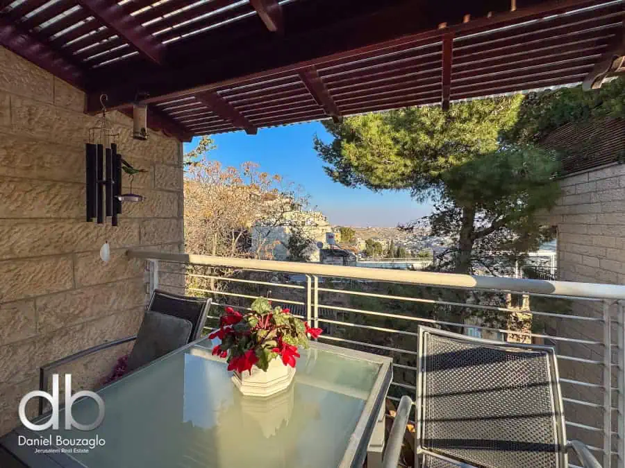 Tzuria Street in abu tor 100 sqm apt for sale