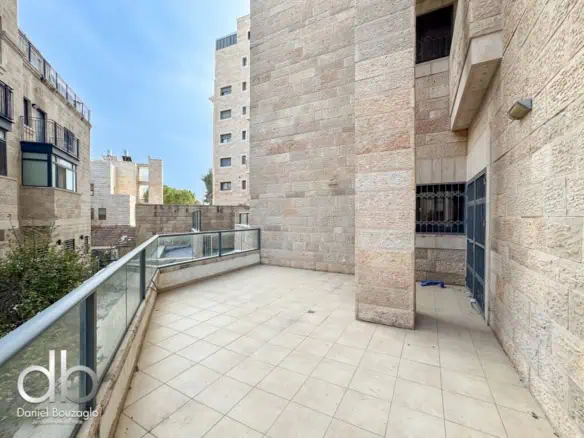 Hamoshava Garden apartment for sale
