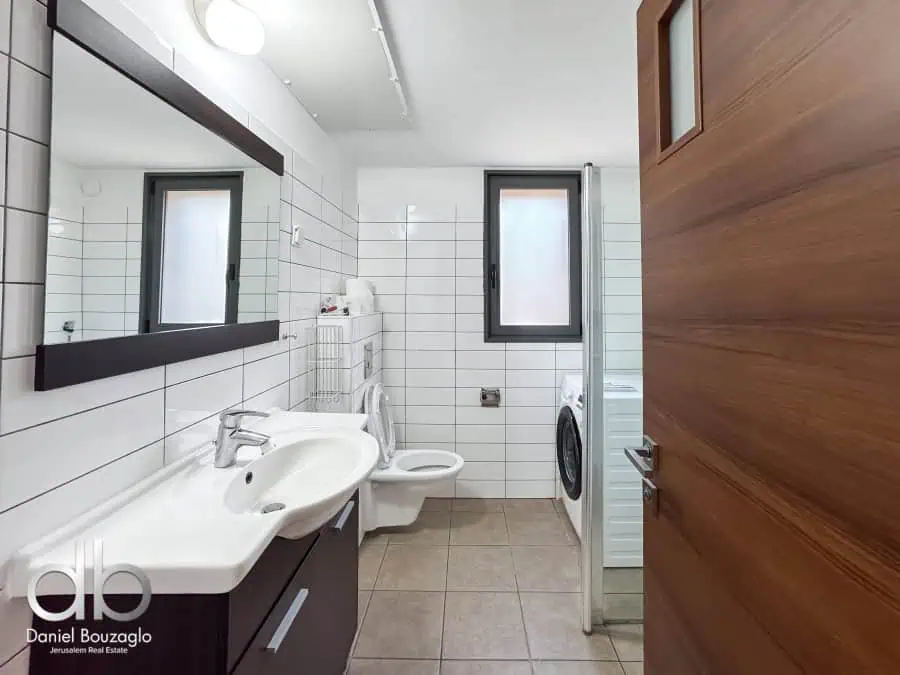Hamoshava building 2br on the 2nd floor