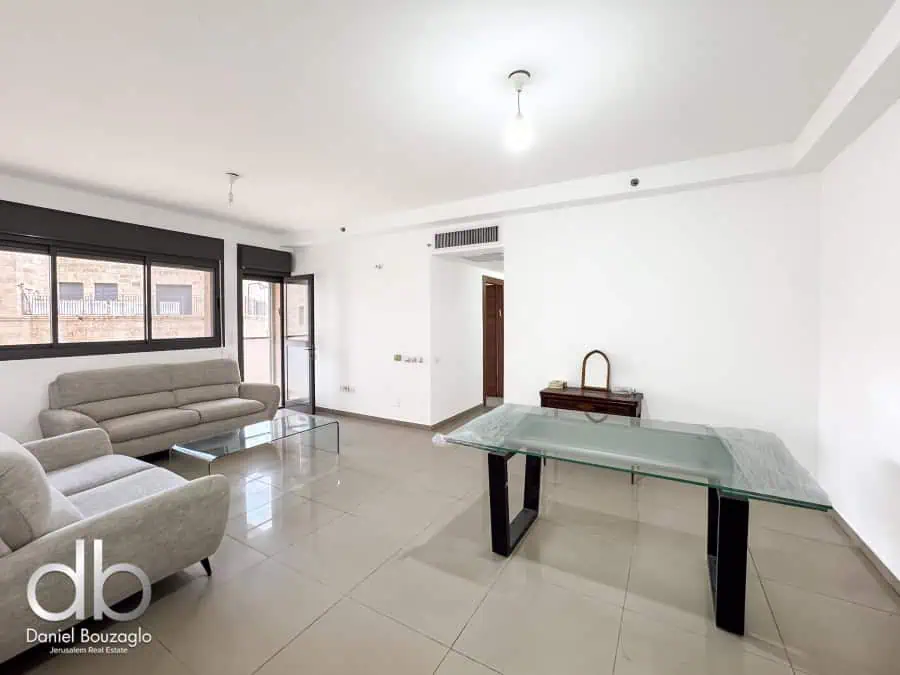 Hamoshava building 2br on the 2nd floor