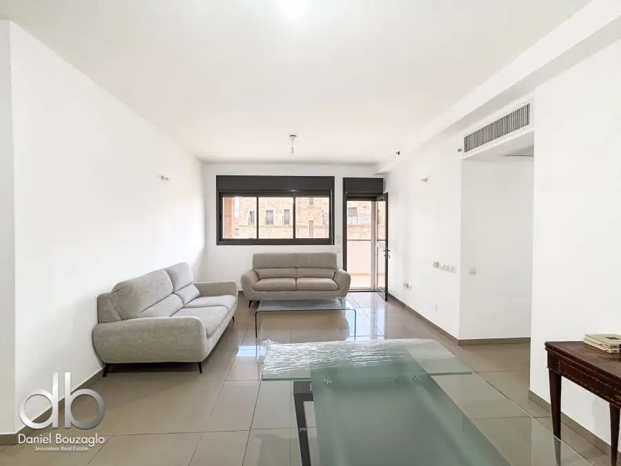 Hamoshava building 2br on the 2nd floor